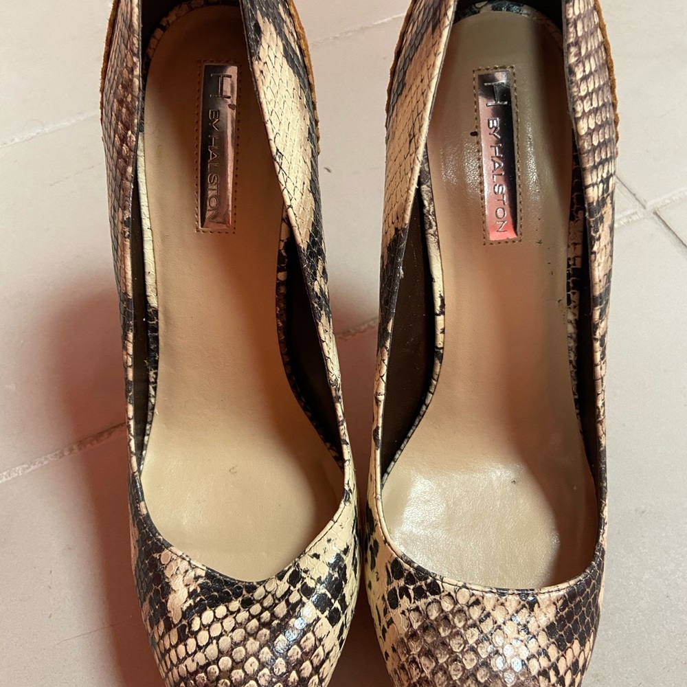 Halston Snakeskin heels, size 9